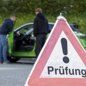Umstrittener Fahrprüfer noch auf Gehaltsliste