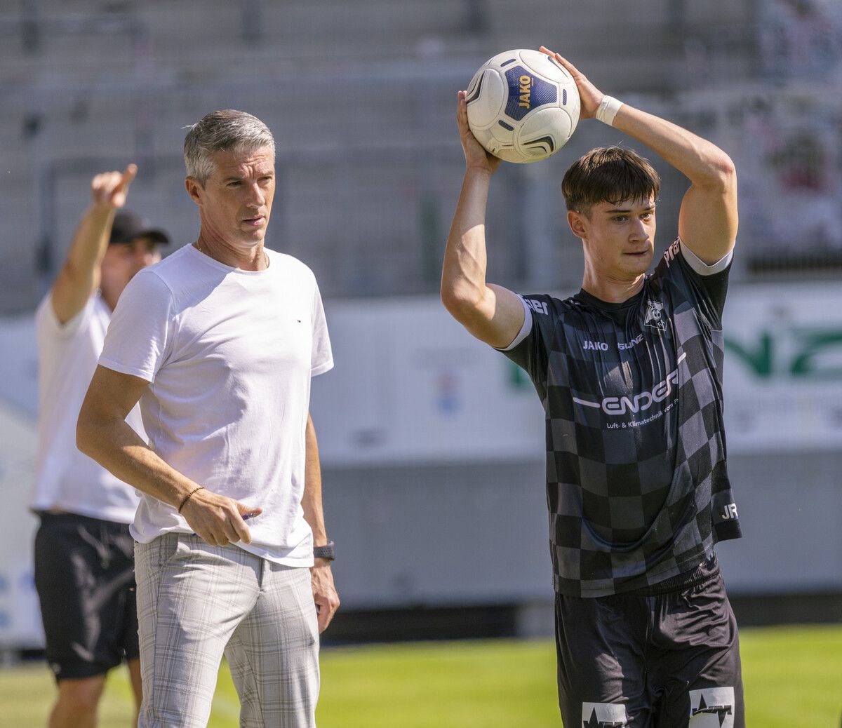 Die Juniors des SCR Altach von Coach Bernhard Summer wollen die Sensationsmannschaft aus Seekirchen stoppen. ⇒paulitsch