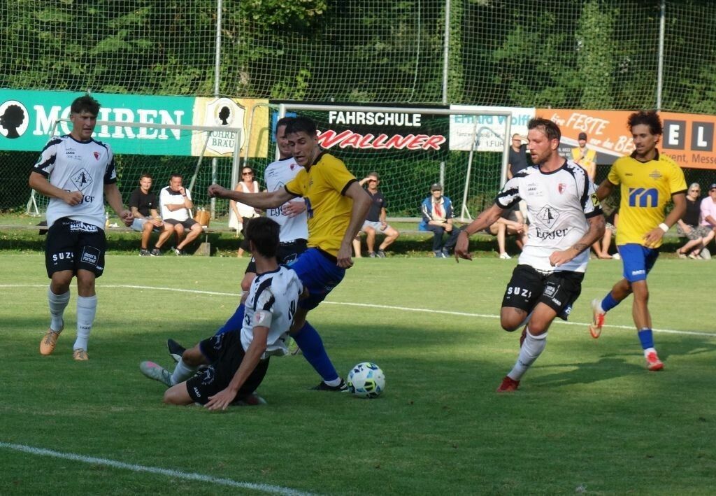 Die Kicker vom FC Egg erwartet am Freitagabend in Bizau ein heißer Kampf.⇒SIHA