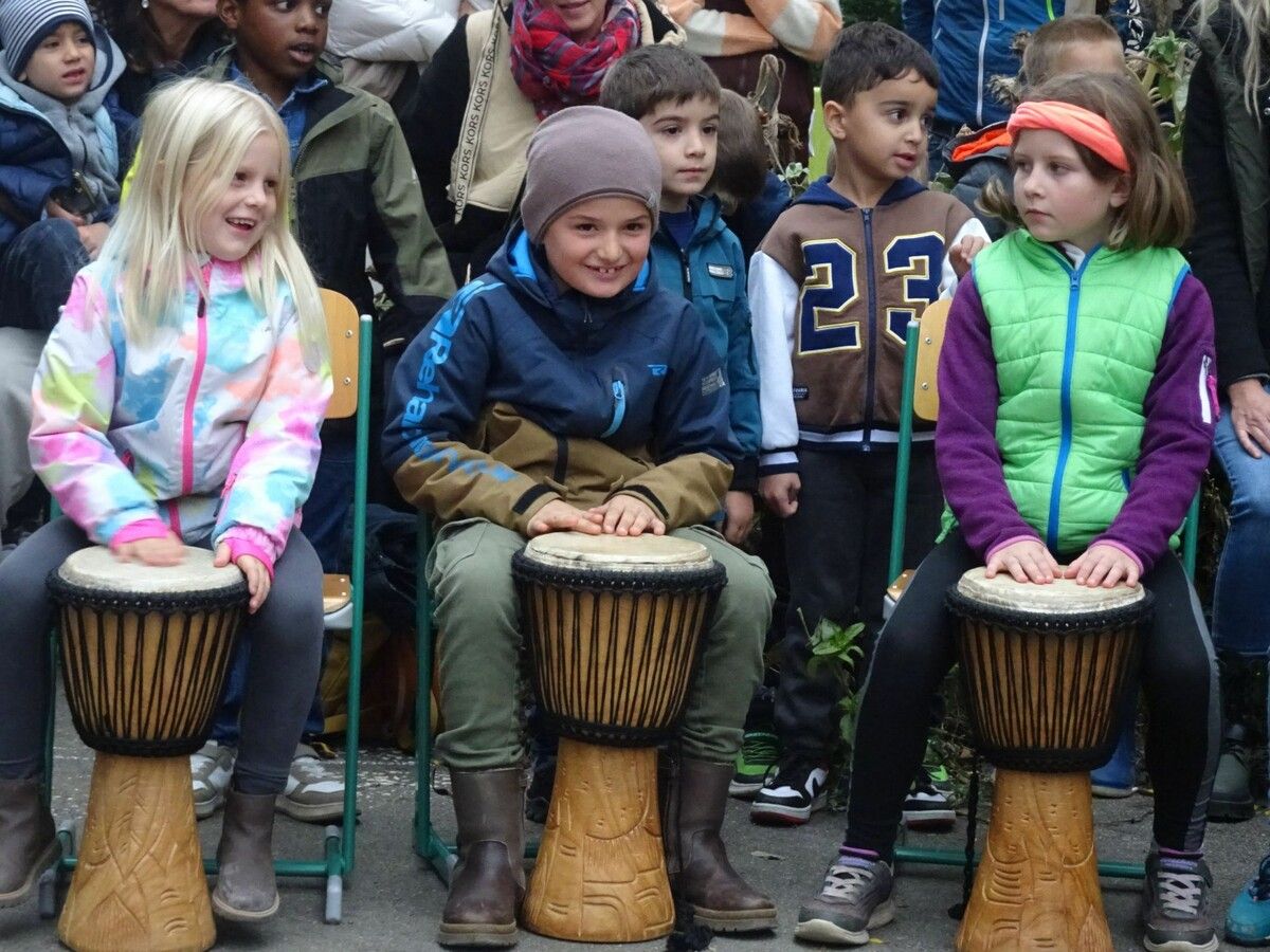 Die Kinder präsentierten beim Herbstfest stolz, was sie musikalisch in diesem Schuljahr schon alles gelernt haben. ⇒cth (4)