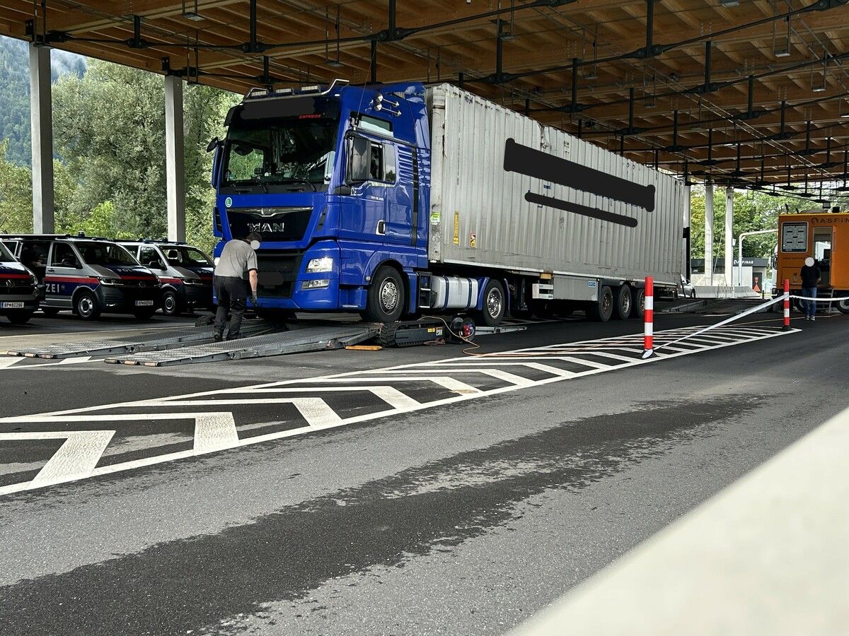 Die Kontrollen fanden an mehreren Standorten statt. 49 Fahrzeuge wurden kontrolliert. ⇒LPD