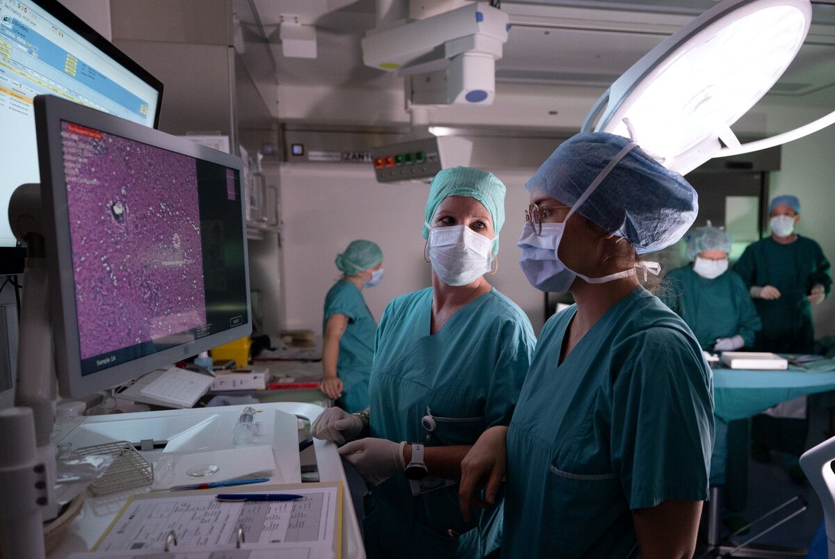 Die medizinischen Fortschritte, speziell was neue Techniken und Therapien angeht, belasten die Krankenhausbudgets.⇒ APA/ROLAND SCHLAGER