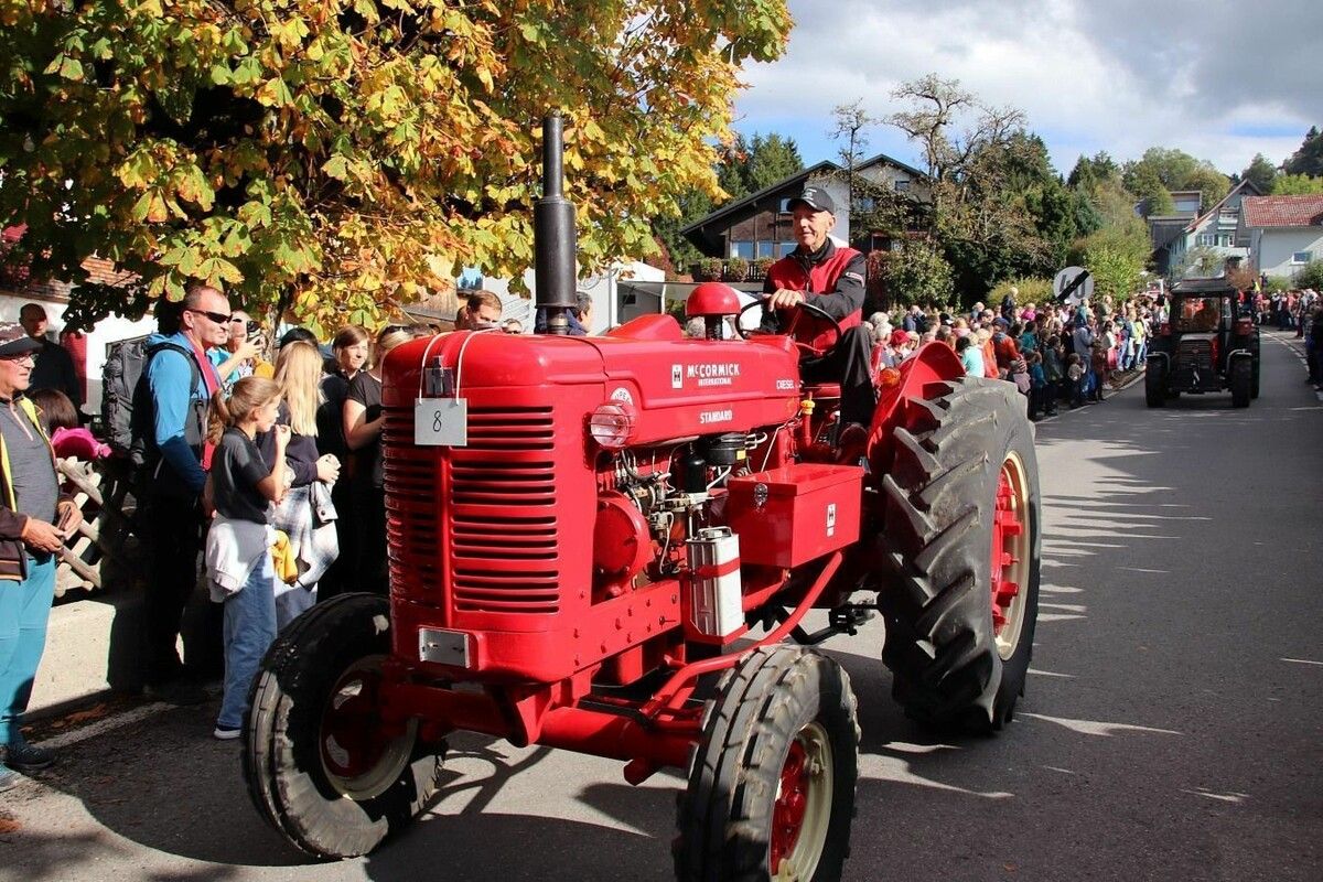 Die Oldtimer-Auffahrt hat Tradition in Bildstein. ⇒Nam