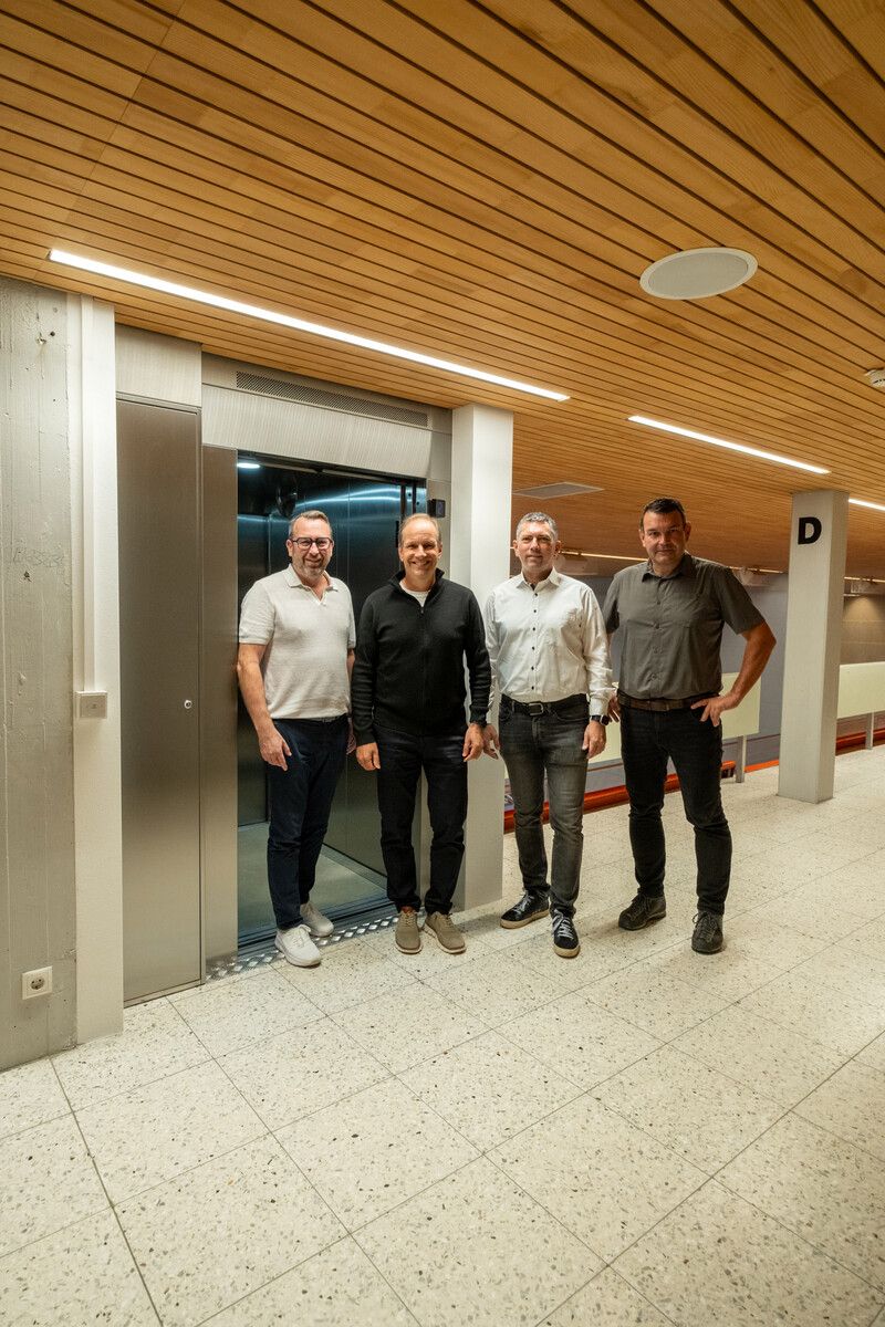 Die Verantwortlichen der Stadt freuen sich über den neuen Lift.⇒STD