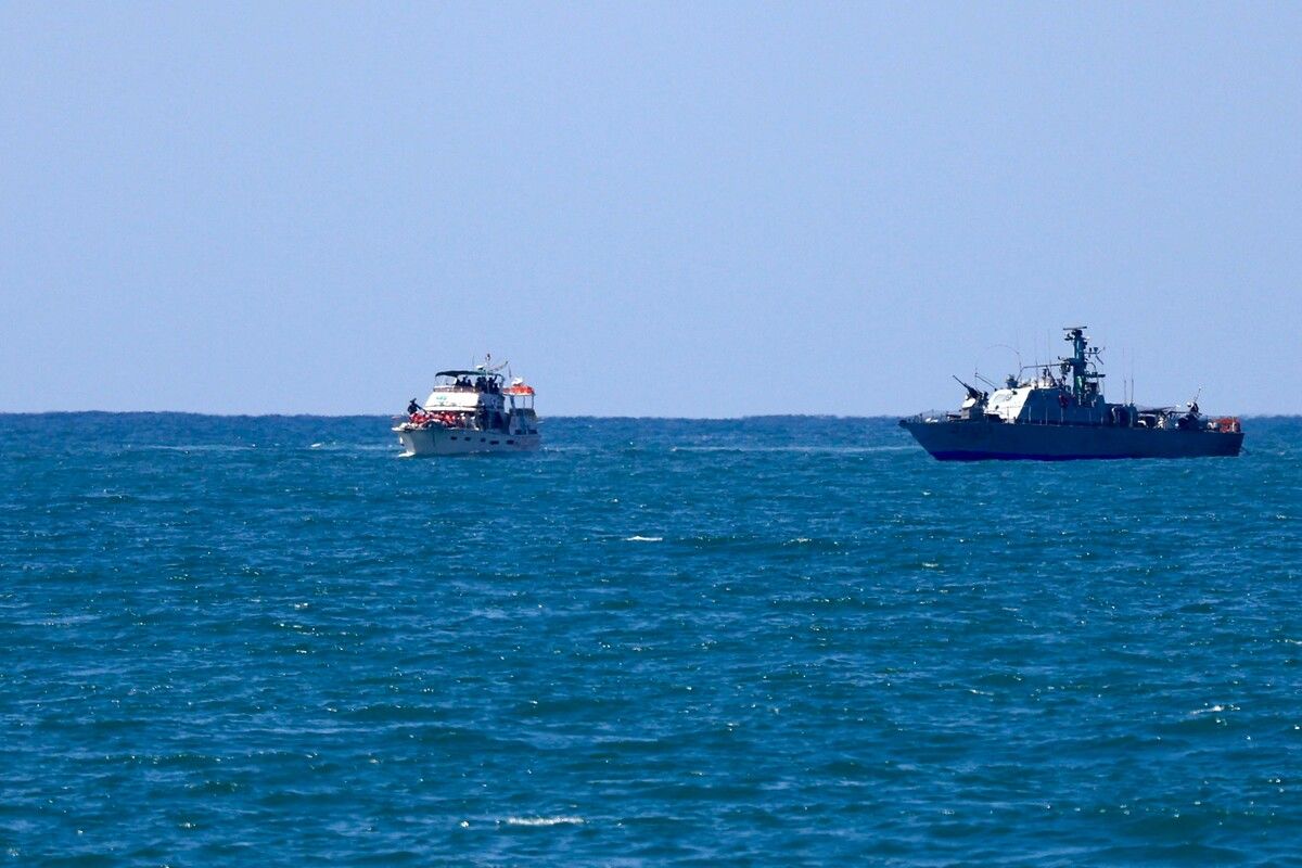 Ein Boot der globalen Sumud-Flottille wurde am 2. Oktober 2025 in Richtung des südlichen Hafens von Ashdod eskortiert. ⇒Saeed QAQ/AFP
