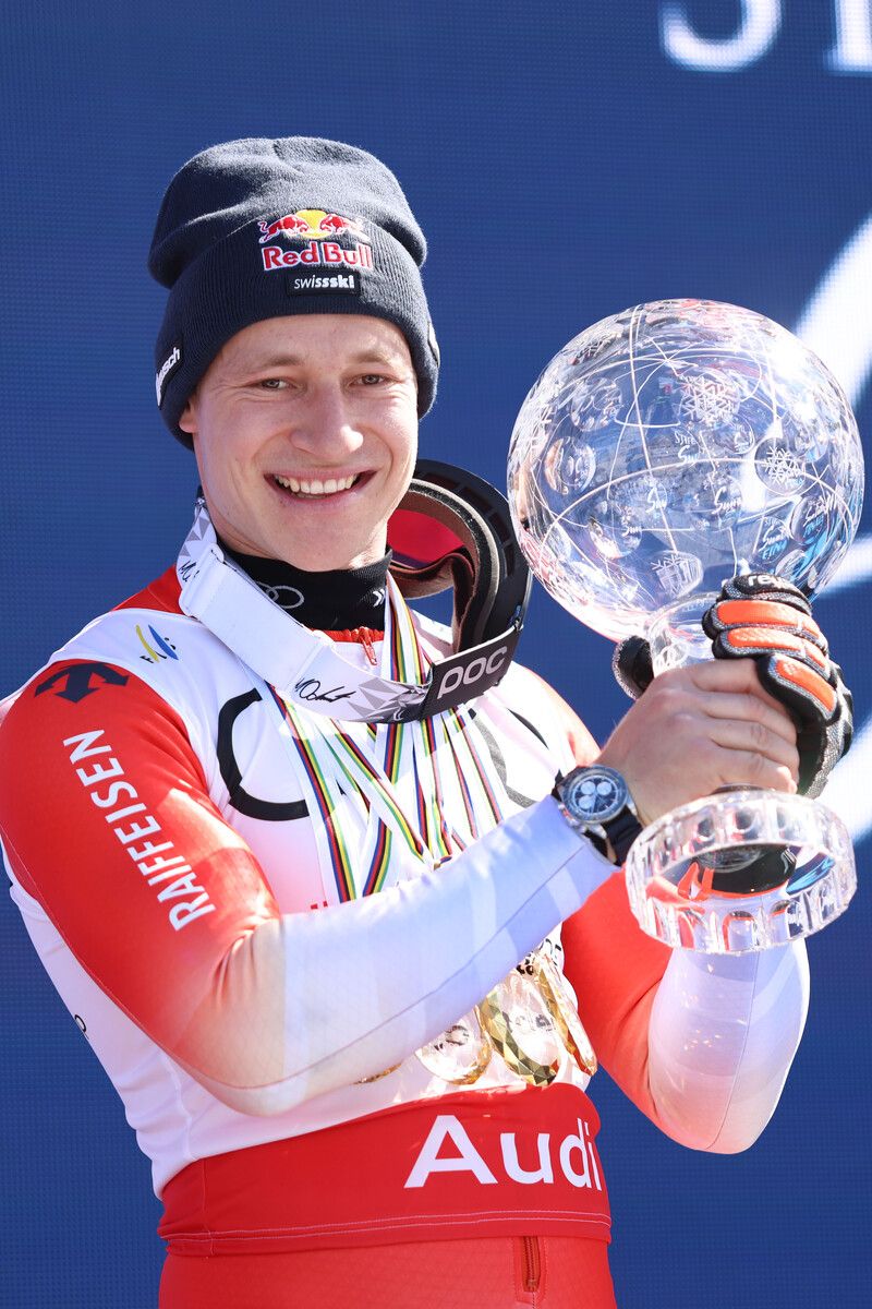 Ein gewohntes Bild in den letzten Saisonen: Marco Odermatt mit einer Kristallkugel.⇒GEPA