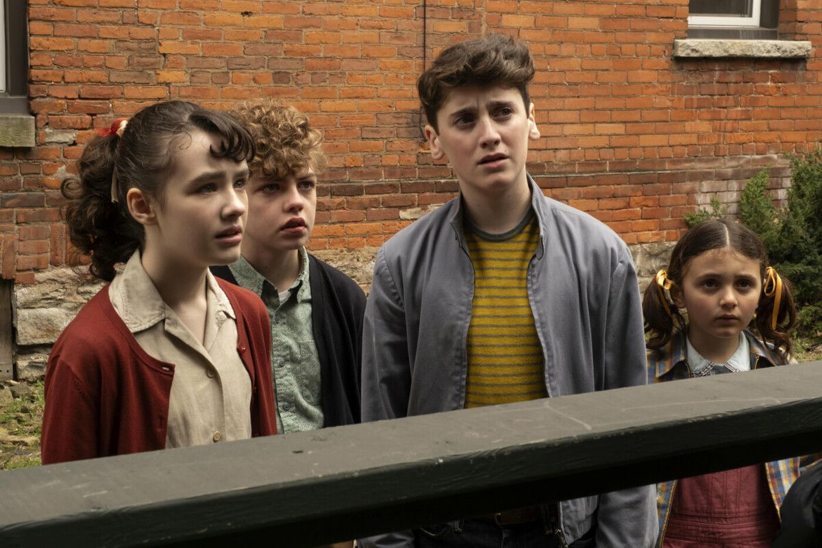 Eine Gruppe von Jugendlichen versucht, die mysteriösen Ereignisse zu klären.⇒sky