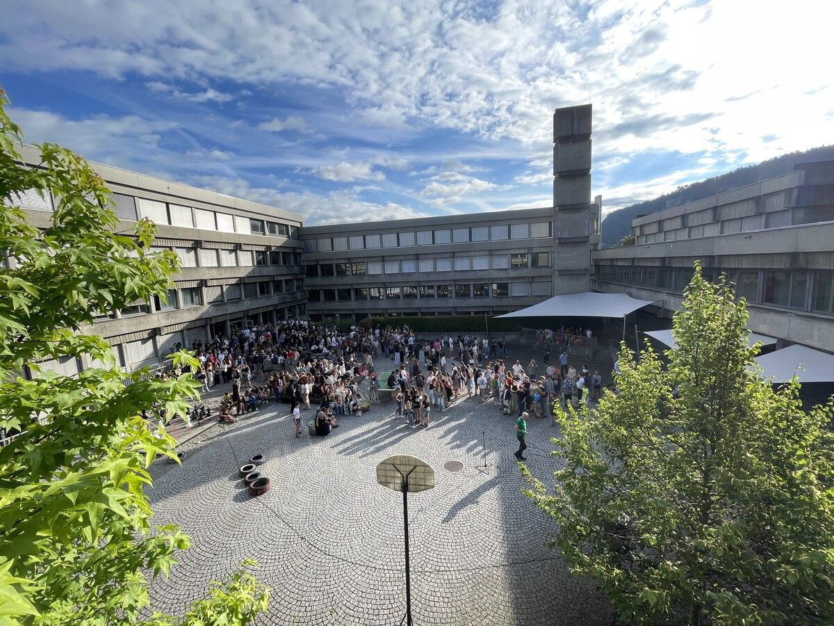 Eltern und Kinder erhalten Einblick in Unterricht und Schulprofil.⇒Gymnasium