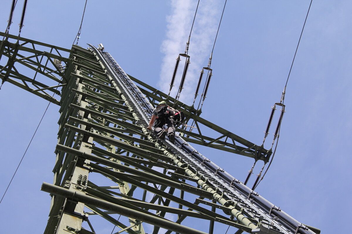 Energieversorger sind nur für 40 Prozent des Gesamtstrompreises verantwortlich, der Rest entfällt auf Netztarife und Steuern.⇒vn