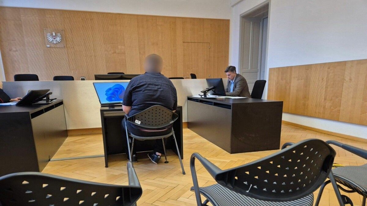Er sei aus den einschlägigen Gruppen ausgestiegen, sagte der Schüler vor Gericht. ⇒EC