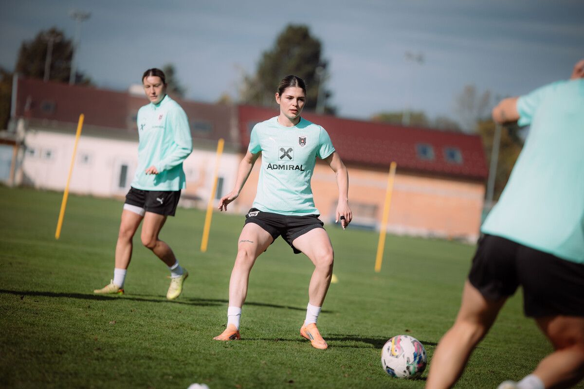 Erste Trainingseinheit vor dem Tschechien-Spiel mit der Feldkircherin Eileen Campbell.⇒OEEB-Jasmin Walter