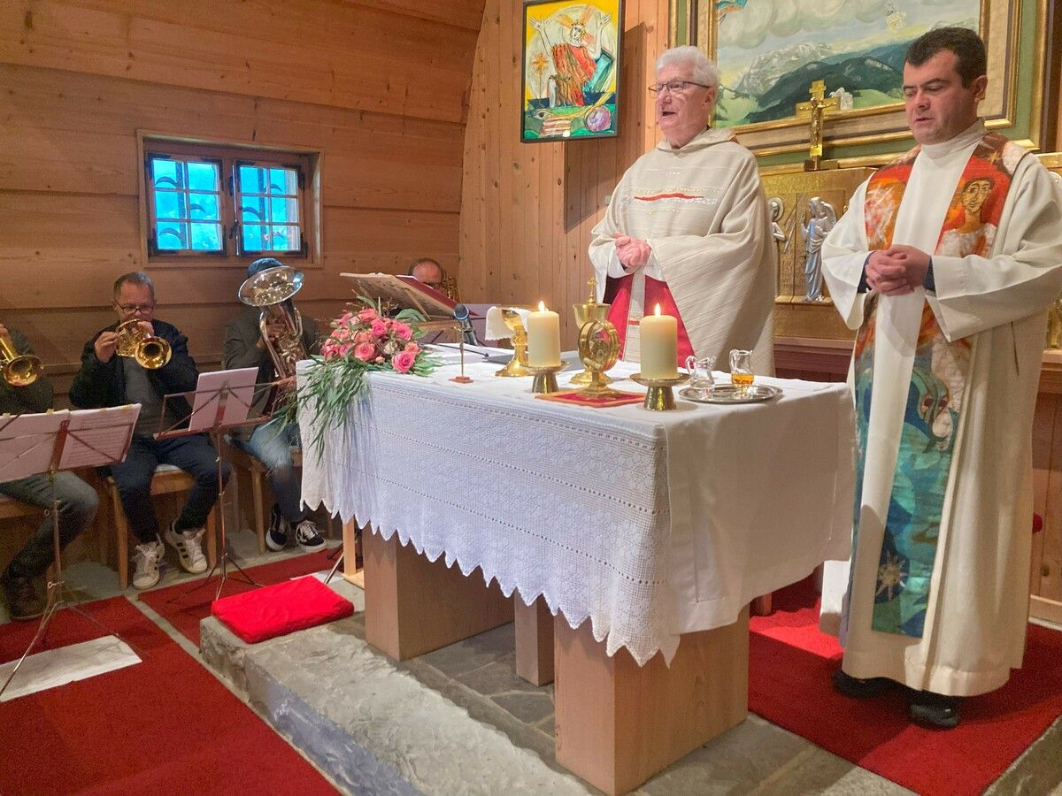 Feierliche Messe mit Mons. Rudolf Bischof.