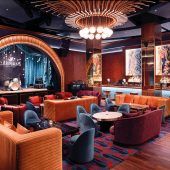 Karaoke und Cocktails mit Stil