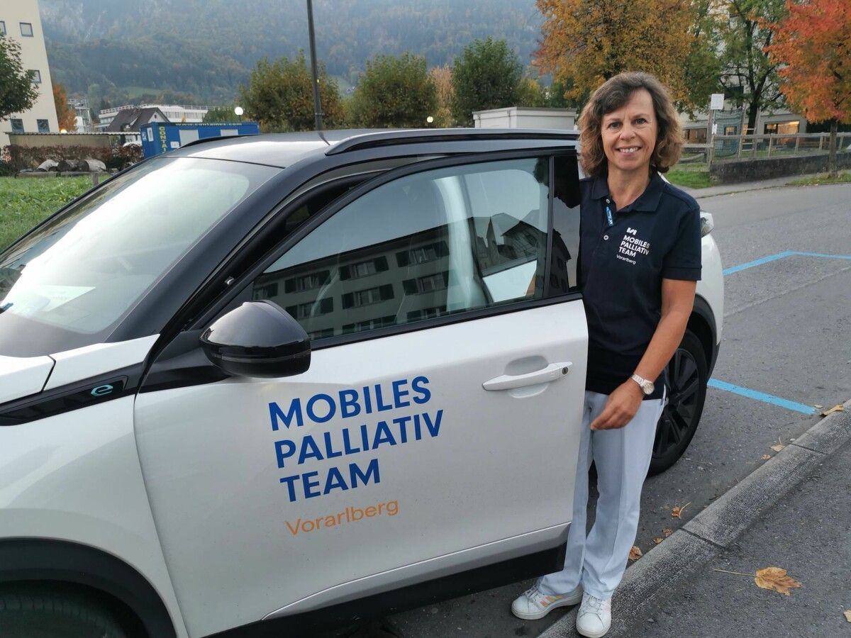Claudia Bentele arbeitet seit fünf Jahren beim Palliativteam Vorarlberg und begleitet schwerkranke Menschen in ihrer letzten Lebensphase.