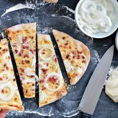Ein Klassiker: ­Flammkuchen