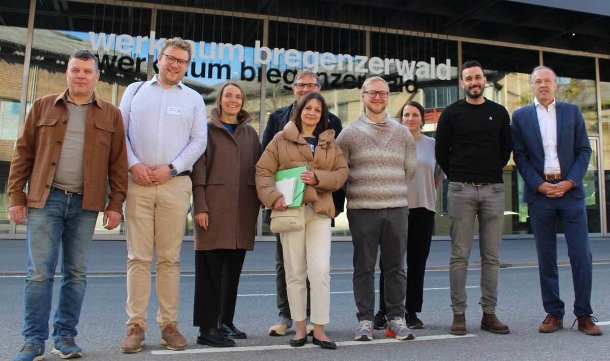 Fredy Kloser (li., Vorstand Werkraumverein) und Mario Hammerer (re., Schulclusterleiter BWS) und ihr Team hatten sich auf den Besuch der ISB-Jury optimal vorbereitet. ⇒stp (3)