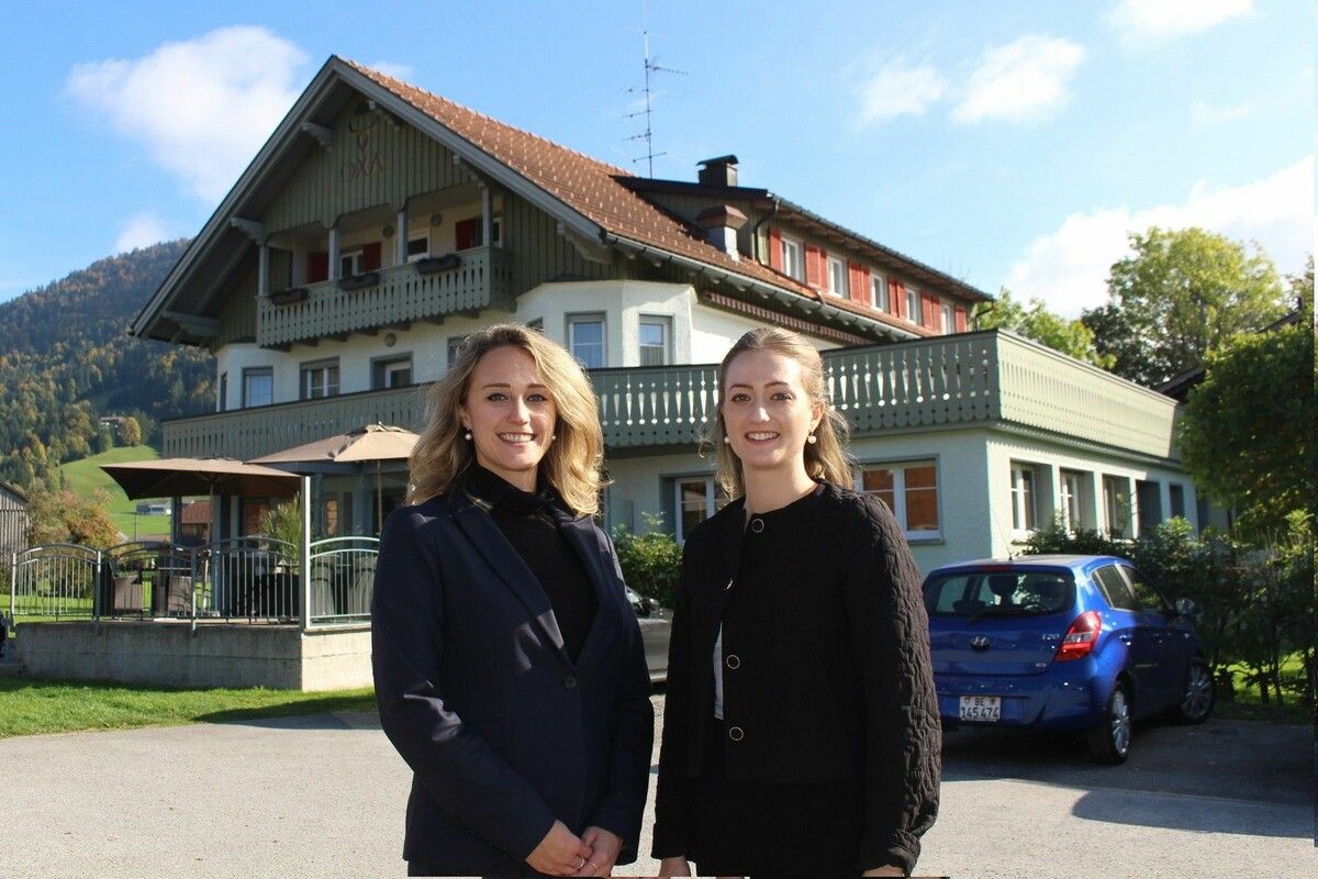 Für das traditionsreiche Wirtshaus Ochsen haben Anna (links) und Eva Metzler mit dem OXA ein neues Kapitel aufgeschlagen.⇒ STP (3)