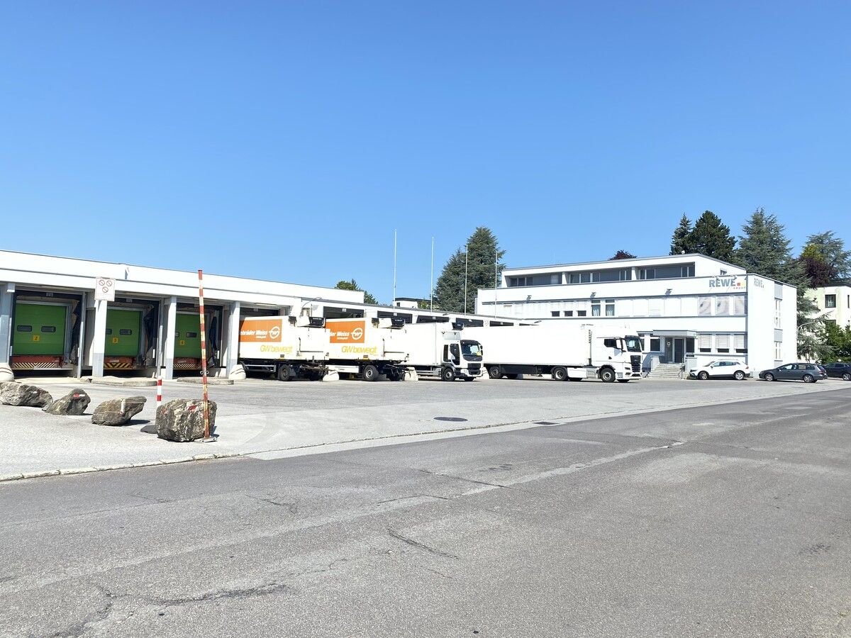 Für die Rewe-Vorarlberg-Zentrale in Lauterach (ehemals Adeg-Zentrale) sind die Tage gezählt. Mitte 2026 wird zugesperrt.⇒VN/Mayer
