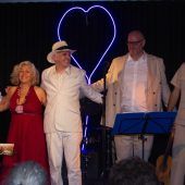 „Gefleckter Hahn“ im Bahnhof Andelsbuch