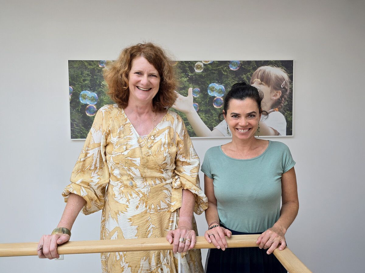 Geschäftsführerin Alexandra Wucher und HR-Managerin Gudrun Berger: „Unser so sinnstiftendes wie herausforderndes Aufgabenspektrum verlangt vertrauensvolles Teamwork, Kompetenz und Krisenfestigkeit.“⇒VOKI
