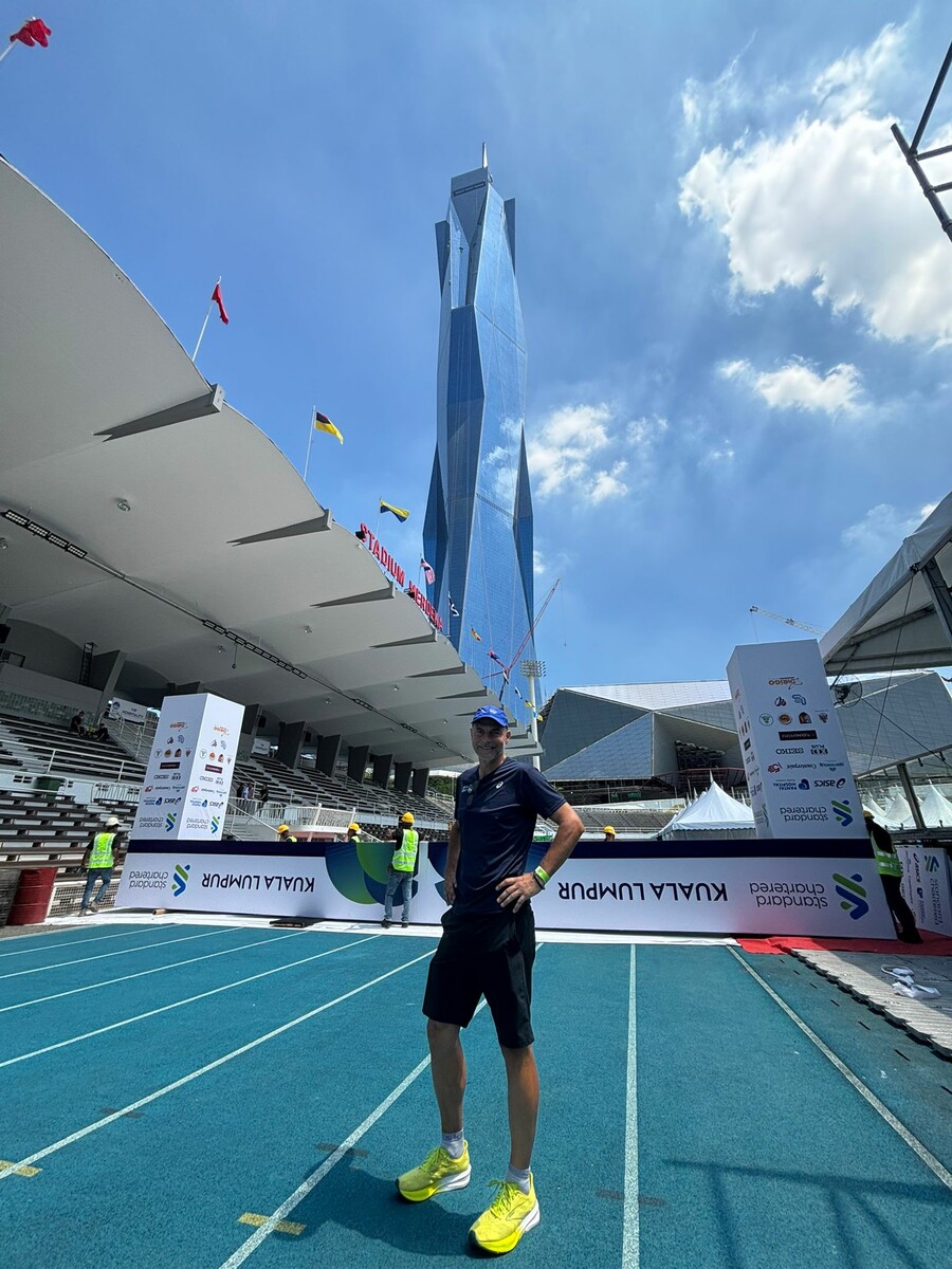 Günter Ernst, Rennleiter des Sparkasse 3-Länder-Marathons, weilt derzeit in Kuala Lumpur und arbeitet im Organsiationskomitee für den Malaysia Marathon.⇒privat