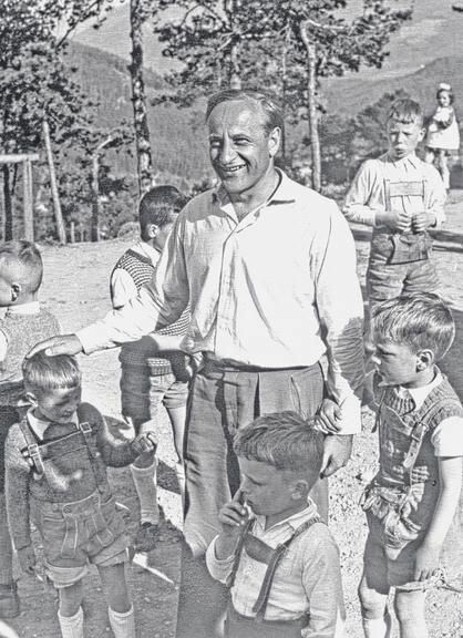 Hermann Gmeiner soll zu Lebzeiten allein 96-mal für den Friedensnobelpreis nominiert worden sein. ⇒SOS Kinderdorf