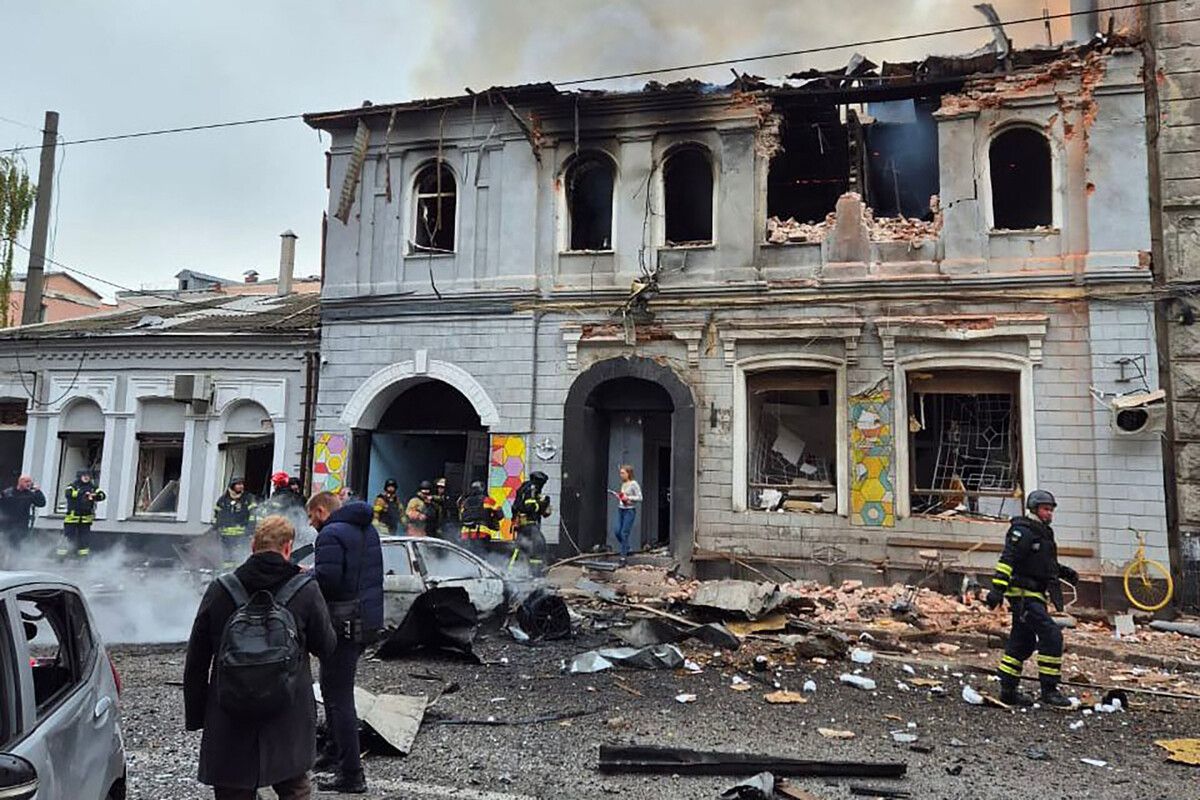 In Charkiw wurde ein Kindergarten von einer russischen Drohne getroffen.⇒AFP (2)