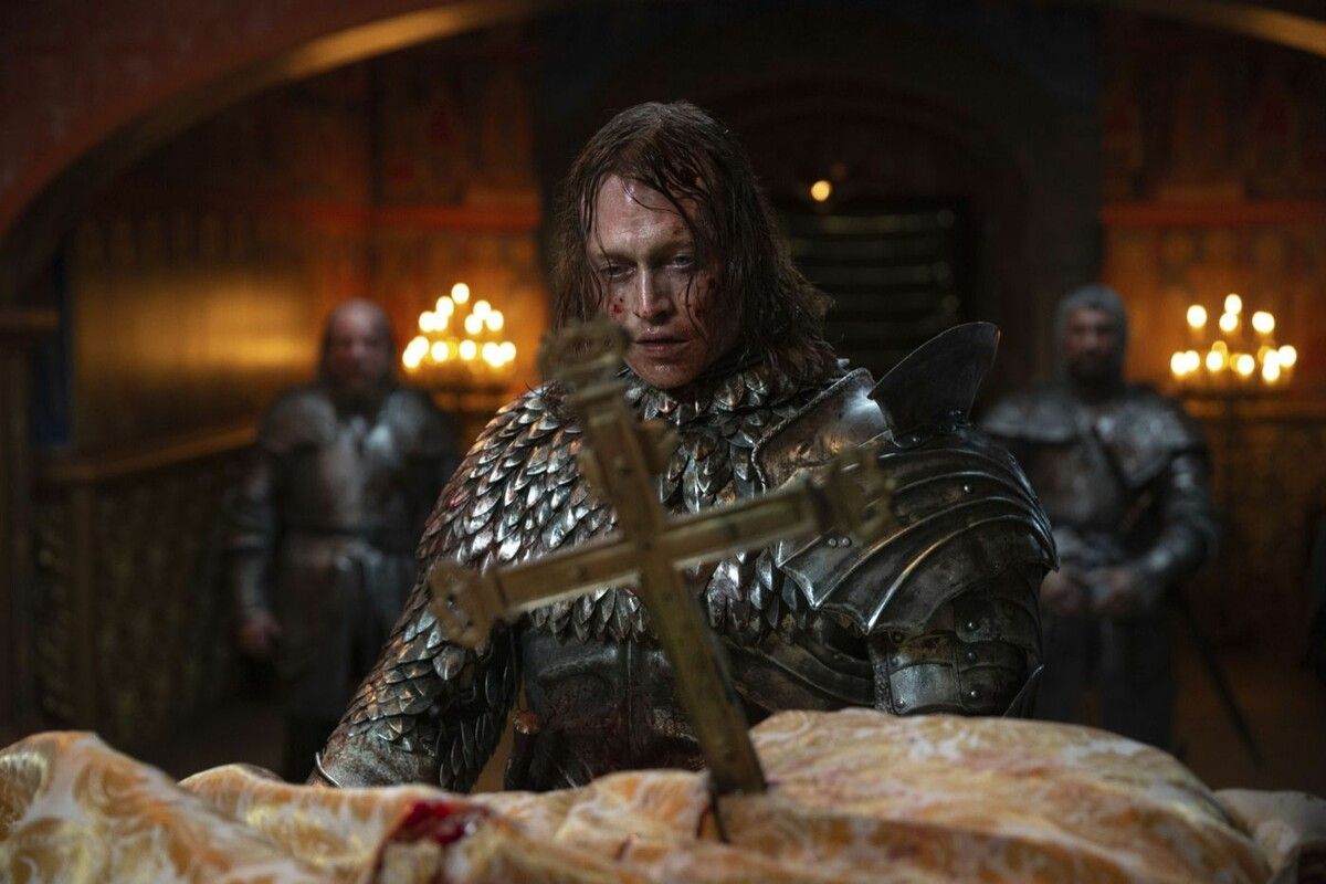 In grenzenloser Wut schlägt Prinz Vlad (Caleb Landry Jones) den Priester nieder und sagt sich von Gott los.⇒LEONINE Studios