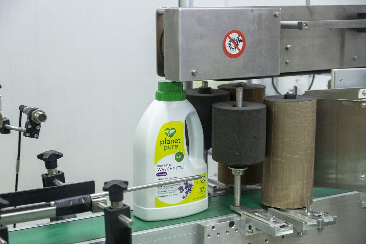 In Hörbranz produziert Planet Pure Putz- Wasch- und Reinigungsmittel auf Bio-Basis. ⇒VN/RP (2)