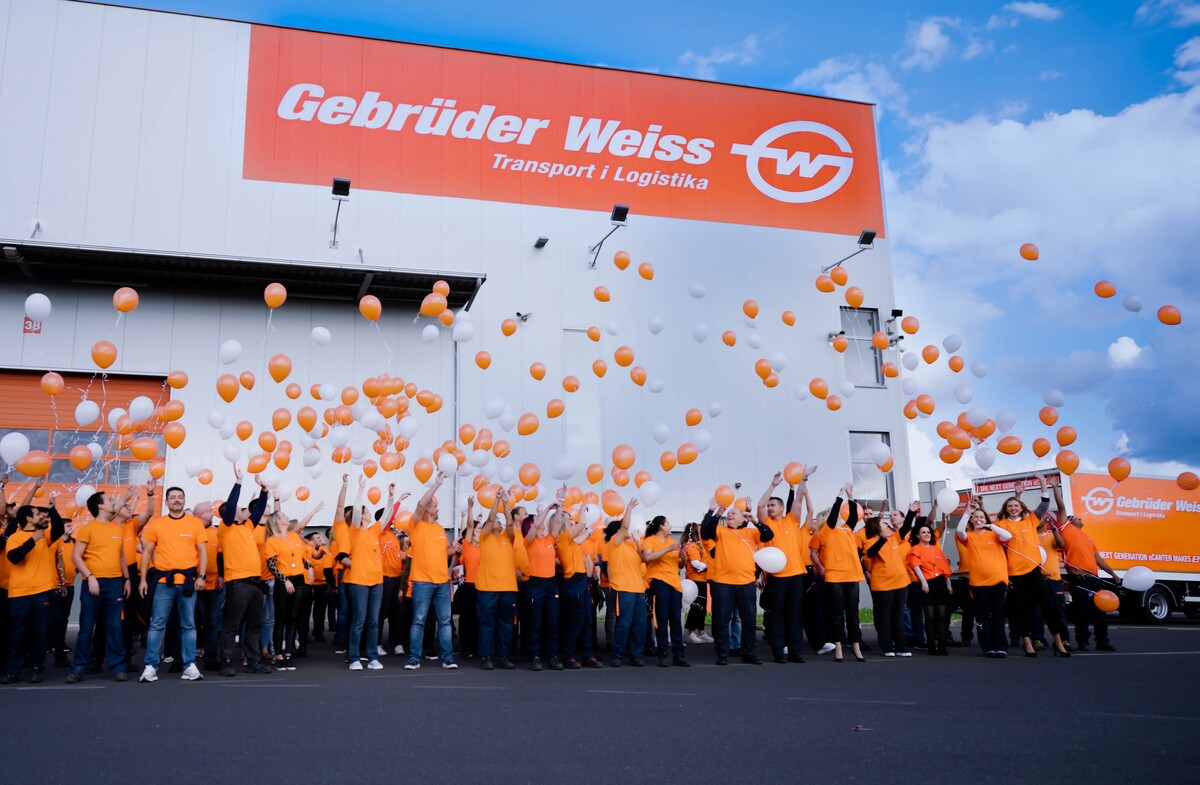 Jubiläum Vor 25 Jahren eröffnete Gebrüder Weiss seine erste Niederlassung in Kroatien. Heute zieht das internationale Logistikunternehmen eine positive Bilanz. „Wir haben früh an Kroatiens Potenzial geglaubt und das hat sich ausgezahlt. Die wirtschaftliche Entwicklung des Landes seit der EU-Mitgliedschaft und der Integration in den Schengen- und Euroraum waren entscheidende Katalysatoren für unser Geschäft“, sagt Wolfram Senger-Weiss.⇒ GW