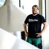 Chef über Kessel und Keller