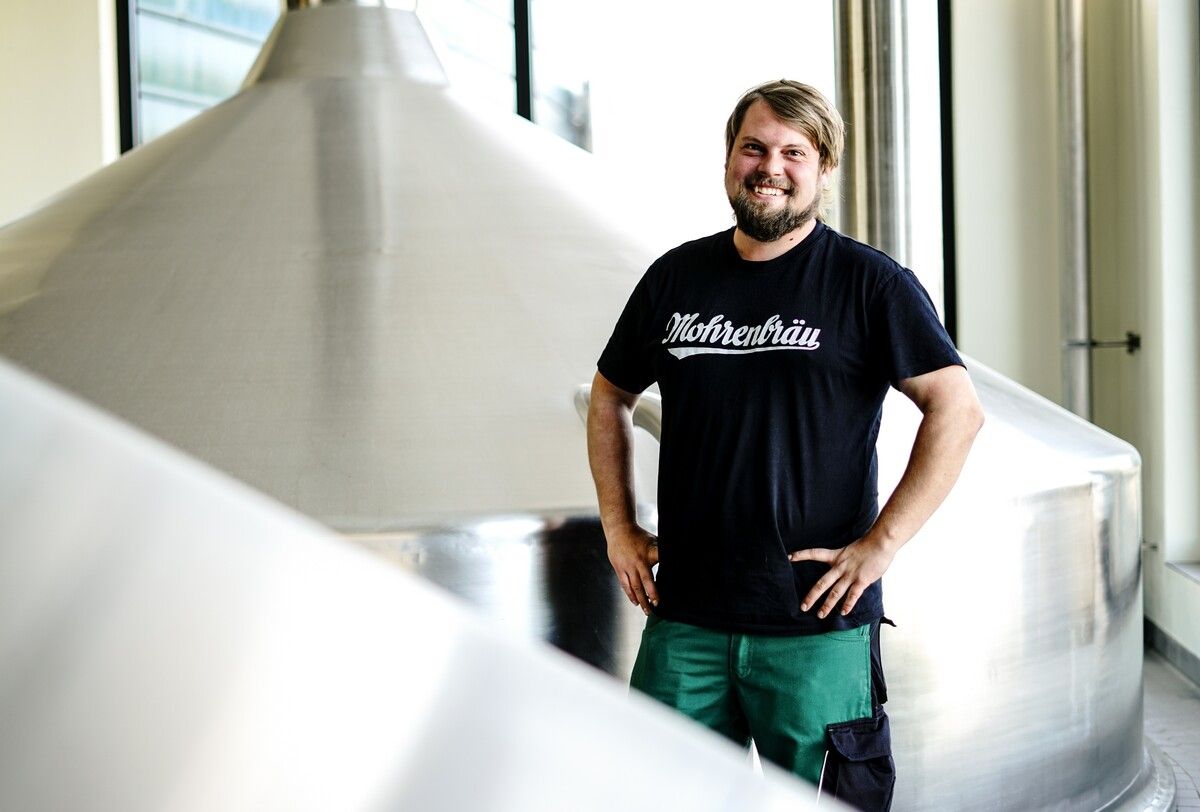 Julian Schäfer widmet sich mit Herz und Verstand der hohen Kunst des Bierbrauens.
              ⇒
              Sabrina Schneider