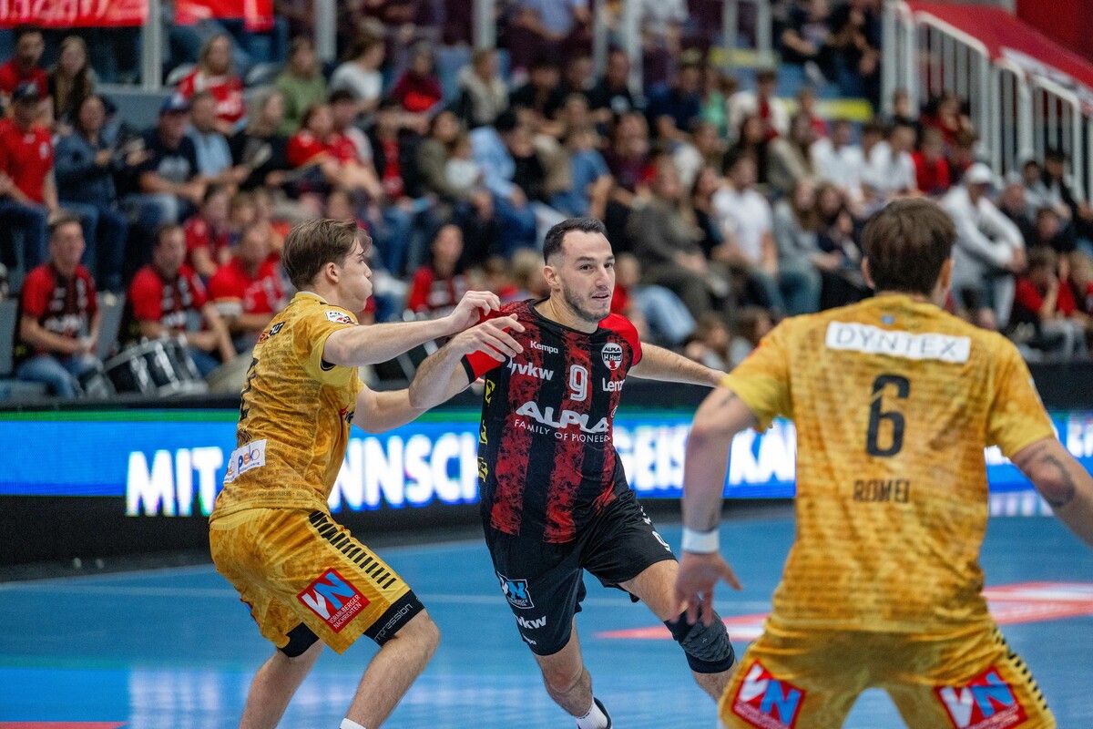 Kapitän Ante Tokic hatte mit zehn Volltreffern maßgeblichen Anteil am 45. Derbyerfolg des Alpla HC Hard.⇒Beate Rhomberg/3