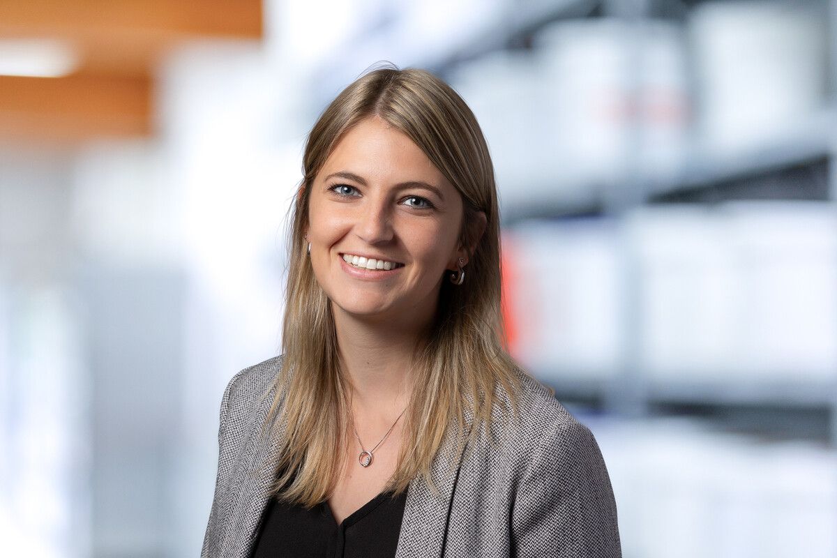 Karriere Jacqueline Leitner ist neue Personalleiterin am Röfix-Hauptsitz Röthis. Damit ist sie für rund 260 Mitarbeitende an acht Standorten zuständig. Die Vorarlbergerin bringt umfassende HR-Erfahrung aus ihrer vergleichbaren Tätigkeit als HR-Managerin in einem großen Produktionsunternehmen mit.⇒weissengruber