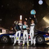 Van der Linde krönt sich mit Titel-Triple