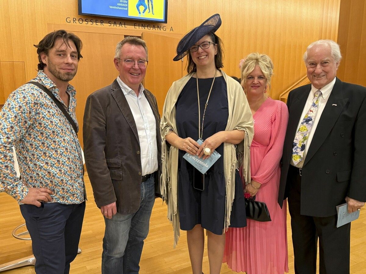 Manuel Manja Schwald, Nikolaus Netzer, Margit Hinterholzer, Nicole Wehinger und Alwin Riedmann feierten die erfolgreiche Premiere.⇒franc