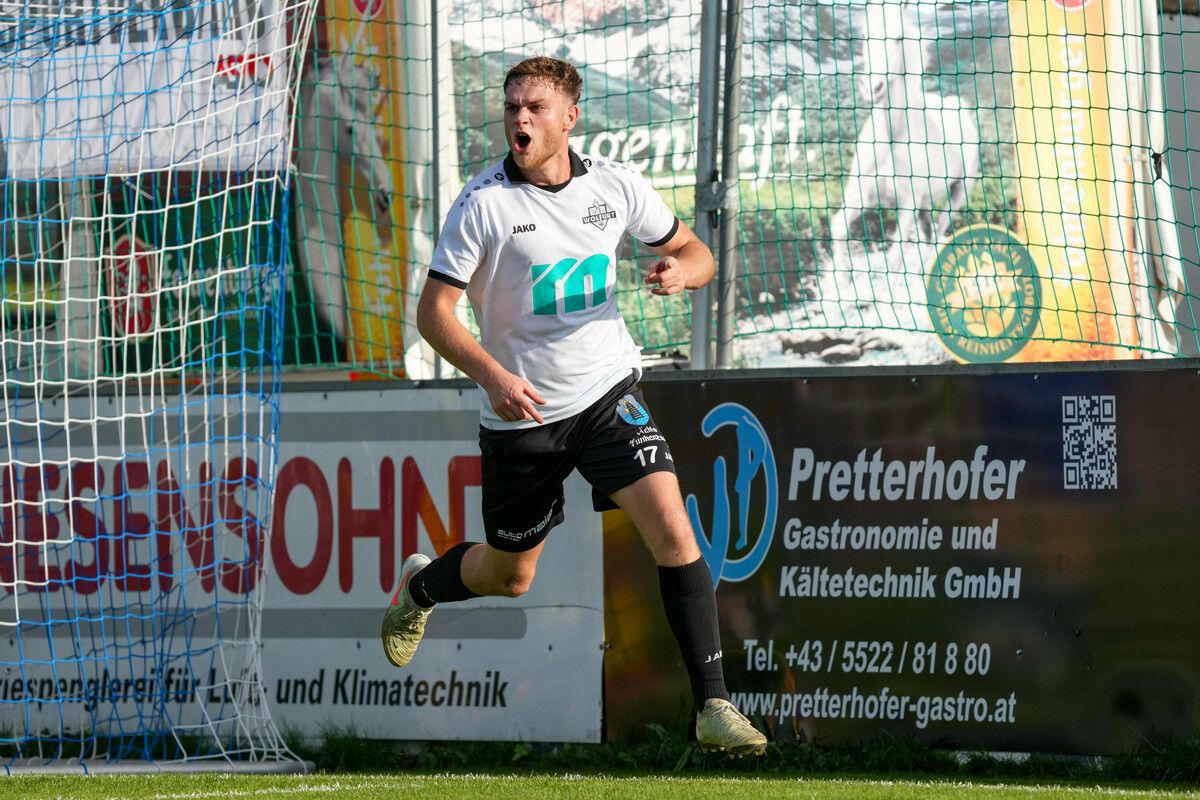 Marian Zehrer jubelt über sein Führungstor für den FC Wolfurt.⇒stiplovsek