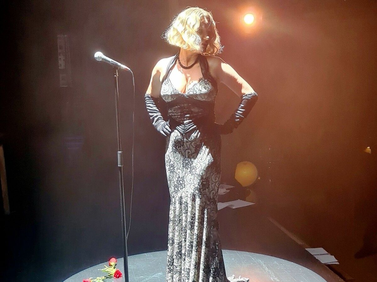 Marlene Dietrich ist ein Symbol für Stil, Eleganz und Rebellion. ⇒HE