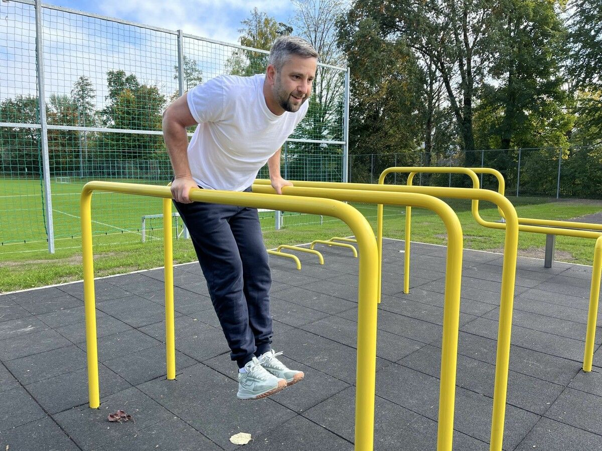 Matteo zeigt sich begeistert vom neuen Angebot.⇒ppl (3)