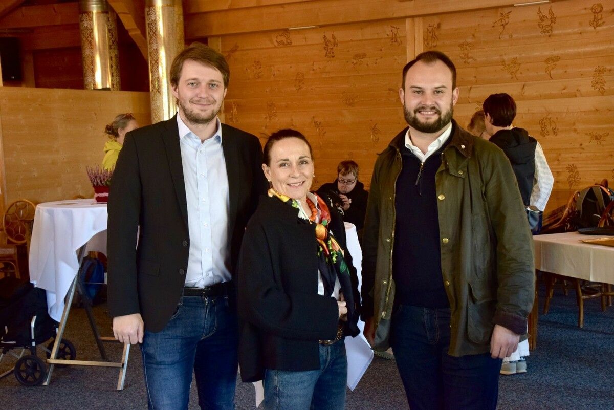 Michael Luger, Eva-Maria Greber und Julian Bitsche bei der Eröffnung am Muttersberg.