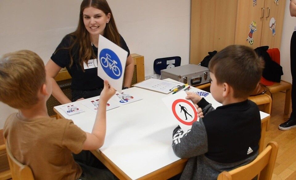Mit der Aktion werden Kinder auf den Schulweg vorbereitet. ⇒KFV