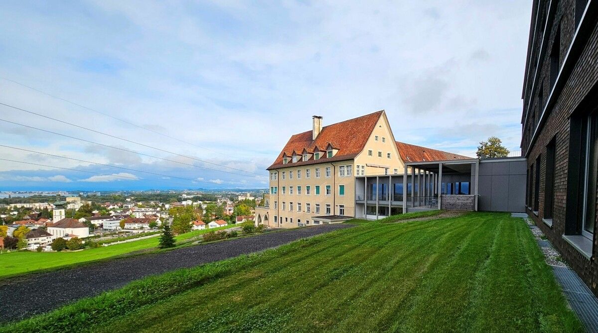 Mit einem „Tag der offenen Tür“ lädt das Alten- und Pflegewohnheim Jesuheim in Lochau zu einem informativen Nachmittag ins neue Haus.⇒bms (2)