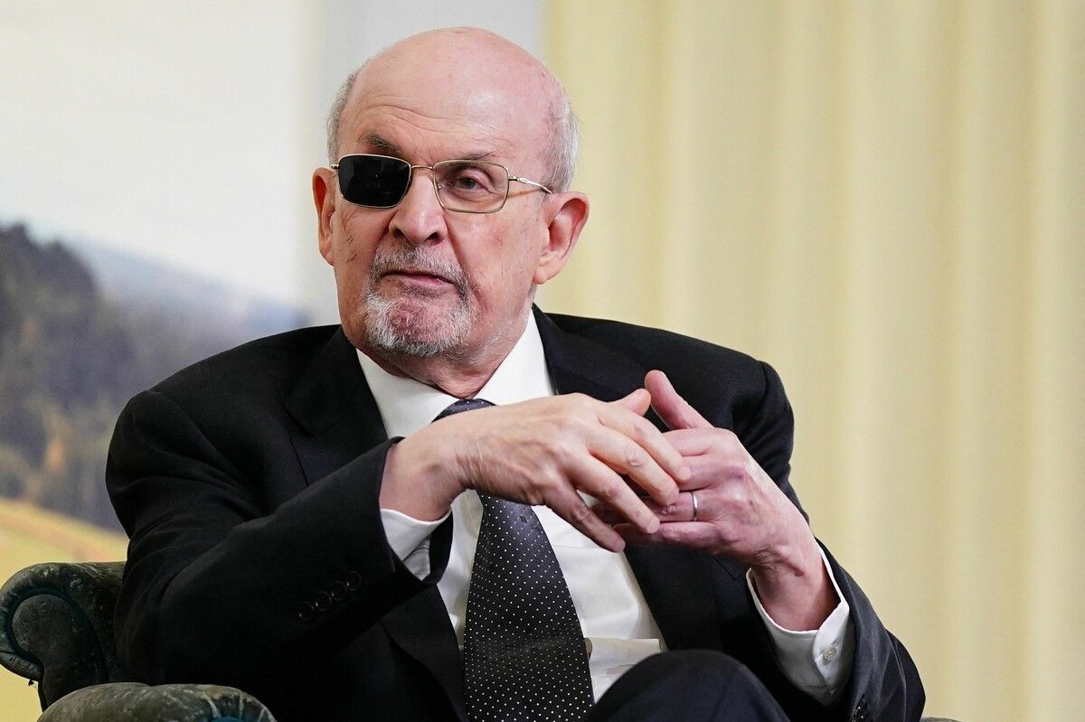 Mit seinen erlittenen Verletzungen könne er sich nicht einfach abfinden, sagt Salman Rushdie.⇒afp