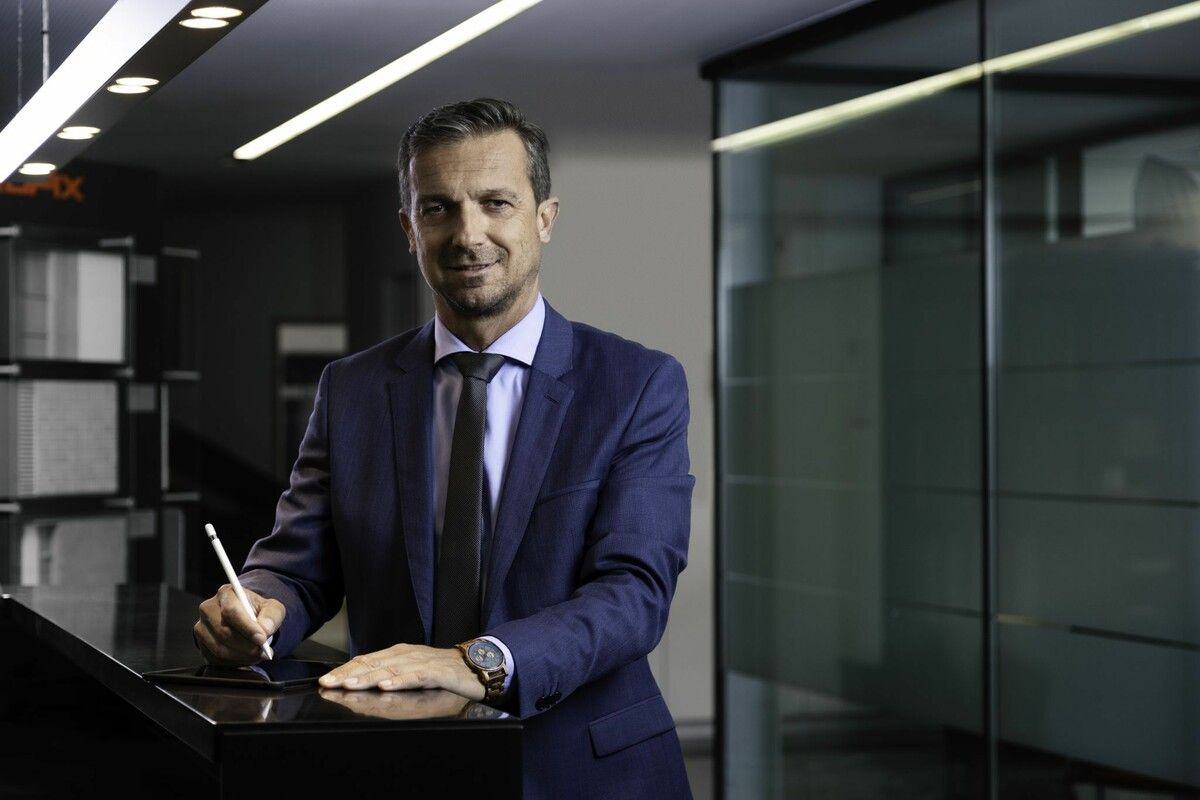 Mit welchen Erwartungen blicken Sie auf das kommende Geschäftsjahr?
            GL Christian Höberl Österreich muss aus der Rezession heraus und wieder wettbewerbsfähig werden. Dafür sind niedrigere Energiepreise, maßvolle Lohnabschlüsse und eine solide Budgetpolitik entscheidend.