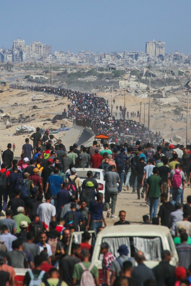 Nach dem verkündeten Waffenstillstand traten Tausende vertriebene Palästinenser im Gazastreifen ihre Heimreise an.⇒afp