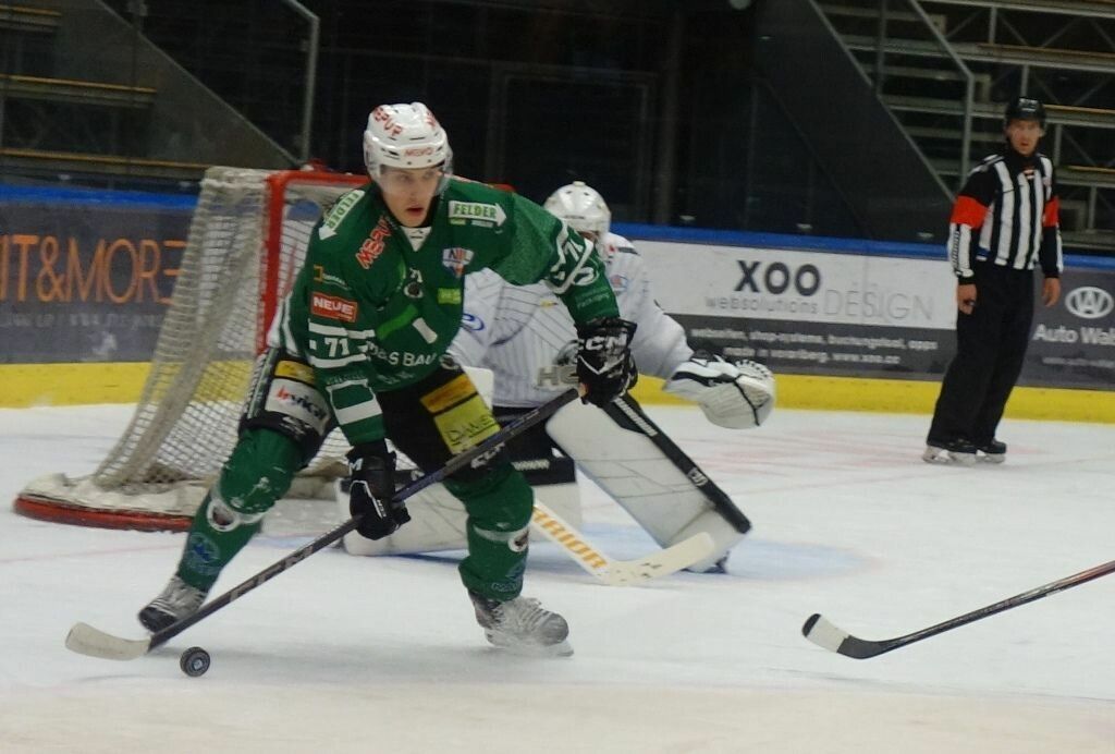 Nico Kramer leistete den Assist zum dritten Treffer der Wälder gegen die Zeller Eisbären.⇒siha