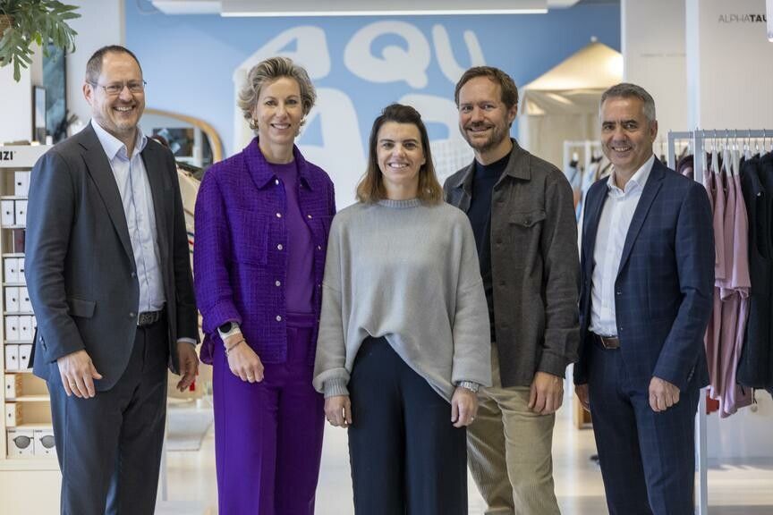 Österreichs Handelsobmann Rainer Trefelik (l.) auf Vorarlberg-Besuch bei Carina Pollhammer, Caroline und Clemens Sagmeister sowie Robert Küng. ⇒VN/Paulitsch (2)