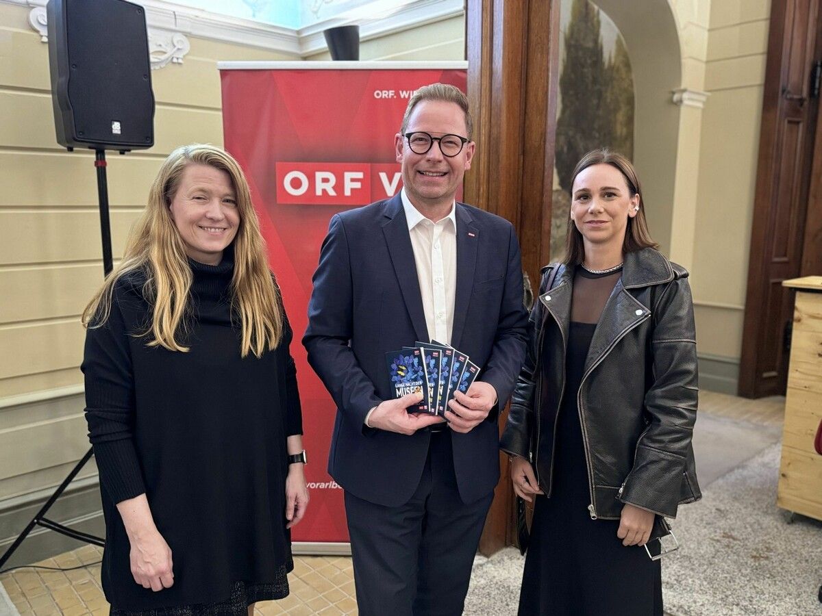ORF-Landesdirektor Markus Klement, Kulturamtsleiterin Claudia Voit und Gastgeberin Frauke Kühn bei der Eröffnung der „Langen Nacht der Museen“ im Literaturhaus Vorarlberg.⇒SIE