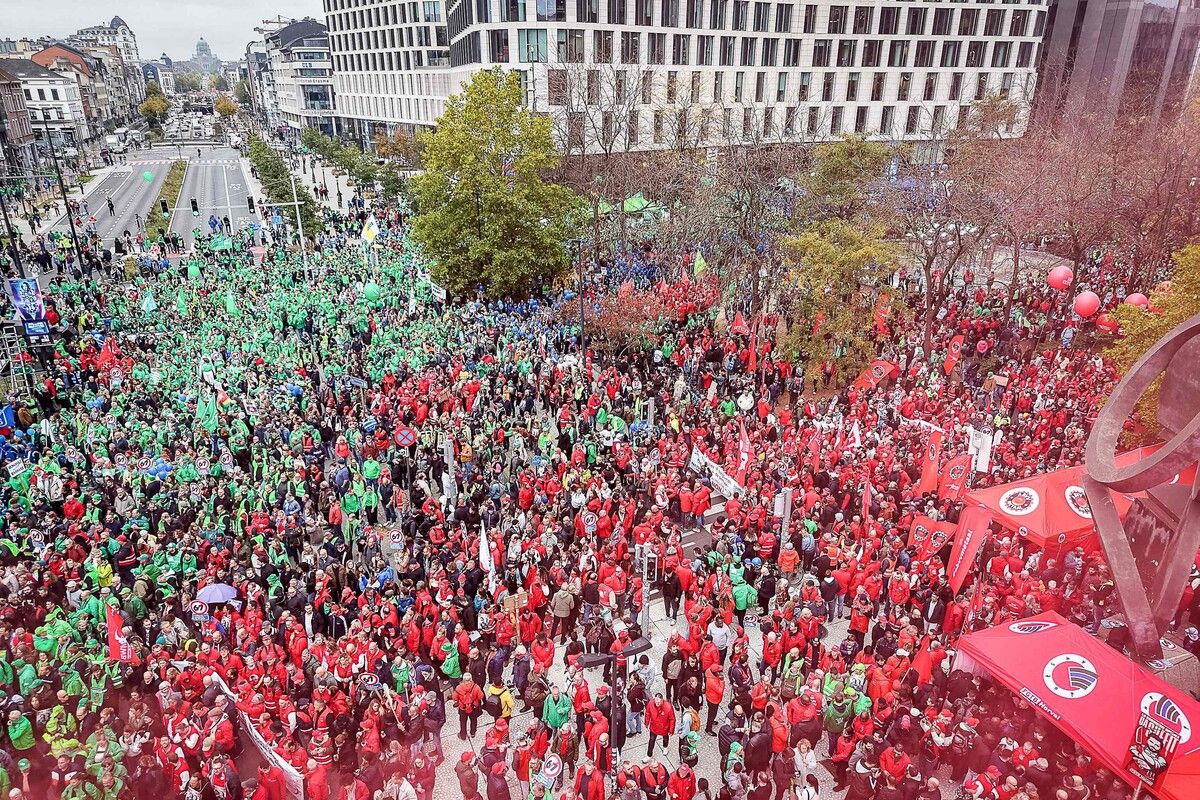 Protestierende bei einer Demo zum nationalen Aktionstag gegen die Sparpolitik der föderalen Regierung in Brüssel. AFP (5)
