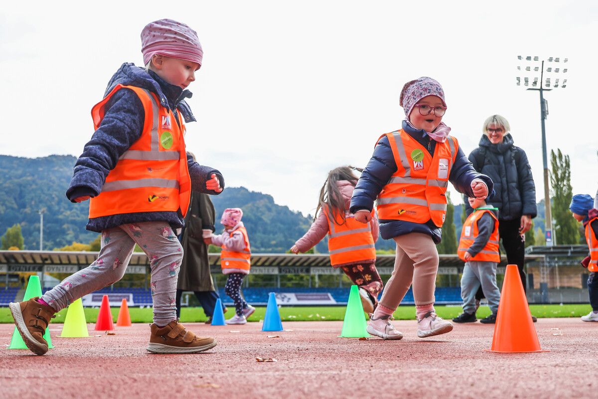 Rund 60 Kinder aus drei Kinderhorts beteiligten sich am Trainingstag für den Kindermarathon.⇒Steurer/3